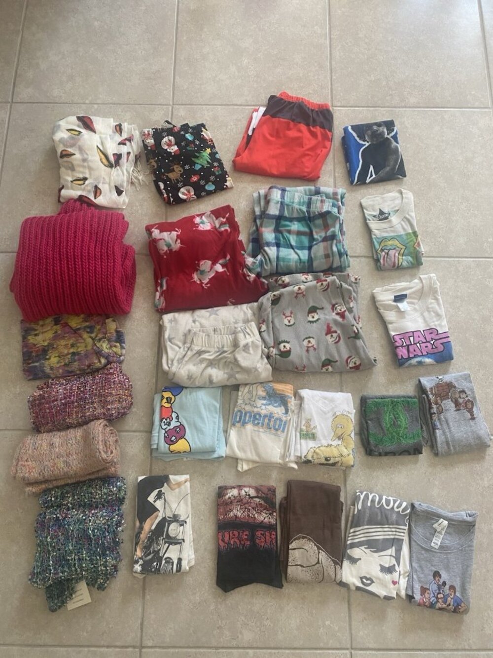 $1 Lot of 25 pc womens clothes SZ S/M T-shirts,Pants & Scarfs Used/New Mixed